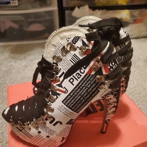 Red Kiss Union Jack booties